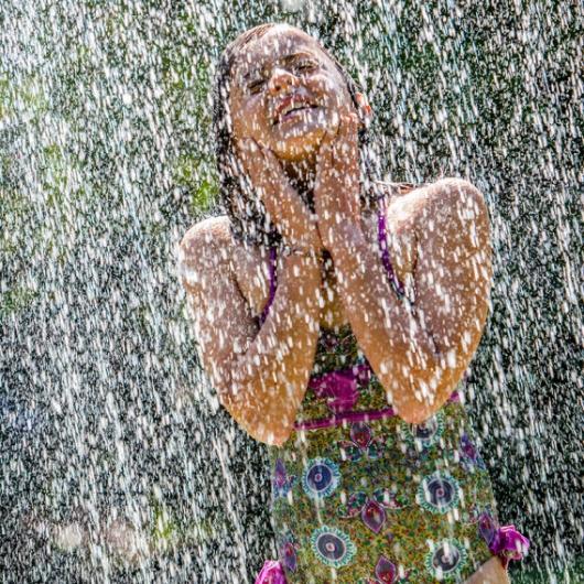 La Ducha Solar En La Piscina